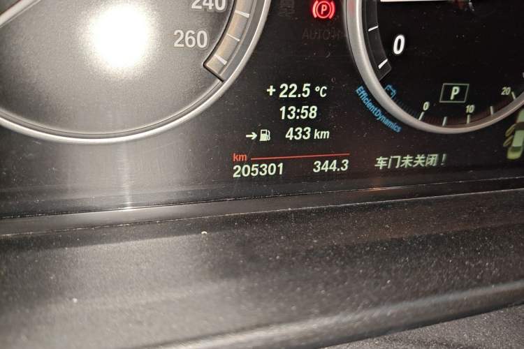 Used BMW 5 Series 2014 525Li Fashion Design Package Odometer Close Up