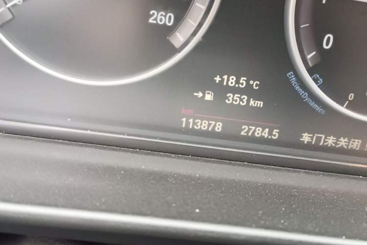 Used BMW 5 Series 2014 520Li Elegant Model Odometer Close Up