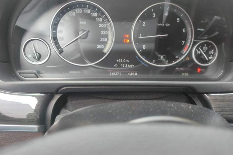 Used BMW 5 Series 2014 525Li Luxury Design Package Odometer Close Up