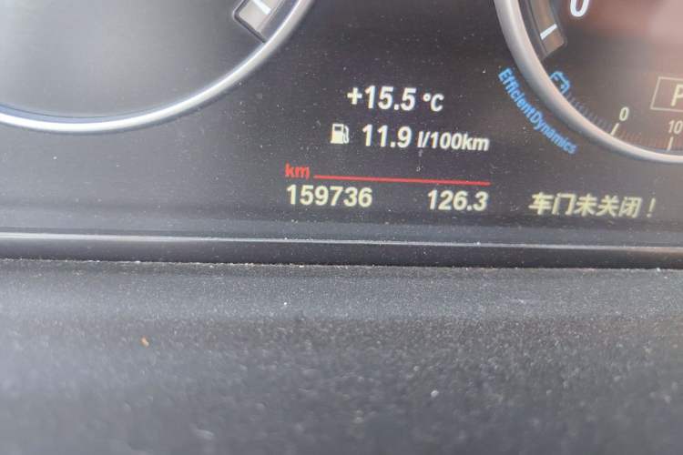 Used BMW 5 Series 2014 520Li Elegant Model Odometer Close Up