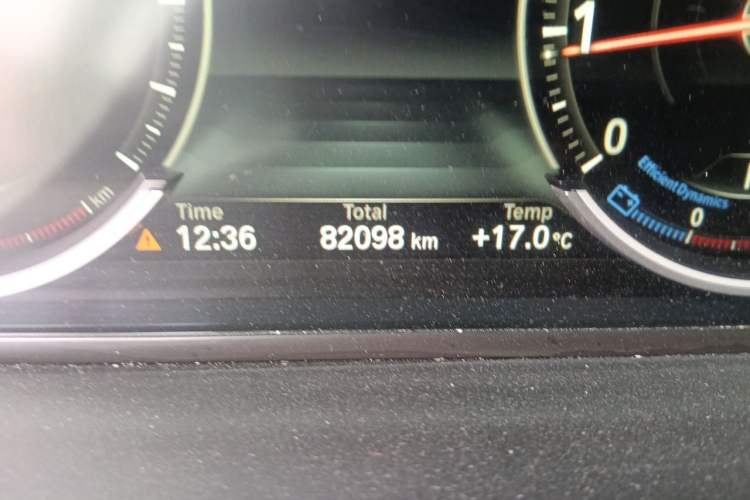 Used BMW 5 Series 2014 525Li Leading Model Odometer Close Up