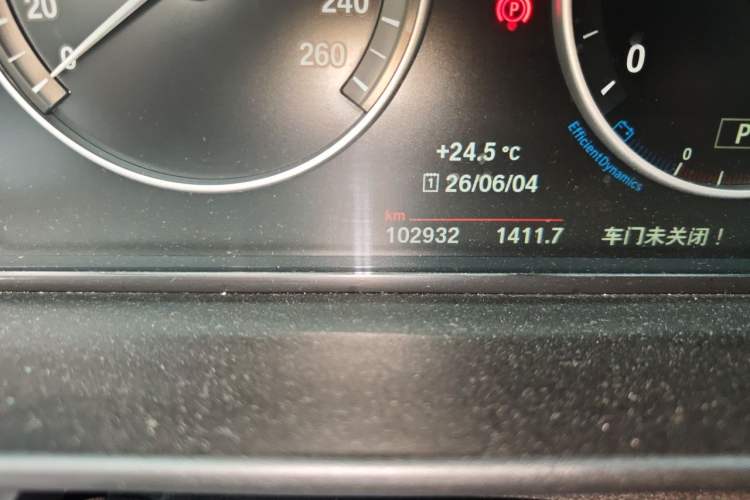 Used BMW 5 Series 2014 525Li Luxury Design Package Odometer Close Up