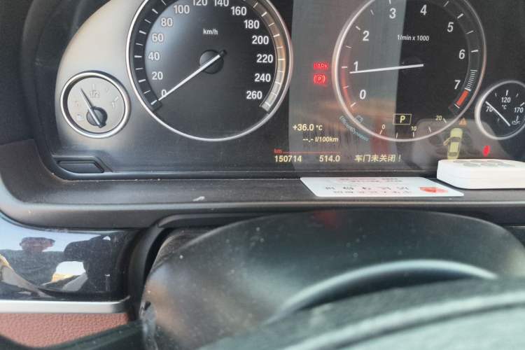 Used BMW 5 Series 2014 520Li Elegant Model Odometer Close Up