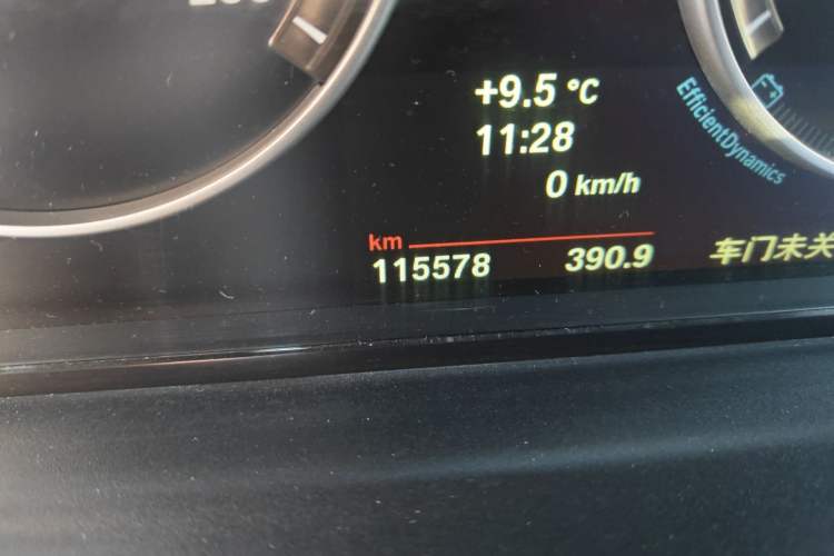 Used BMW 5 Series 2014 520Li Elegant Model Odometer Close Up