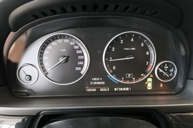 Used BMW 5 Series 2014 520Li Elegant Model Odometer Close Up