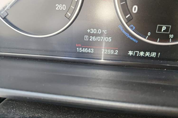 Used BMW 5 Series 2014 525Li Luxury Design Package Odometer Close Up