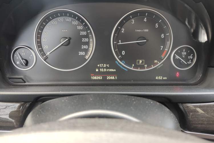 Used BMW 5 Series 2014 525Li Luxury Design Package Odometer Close Up