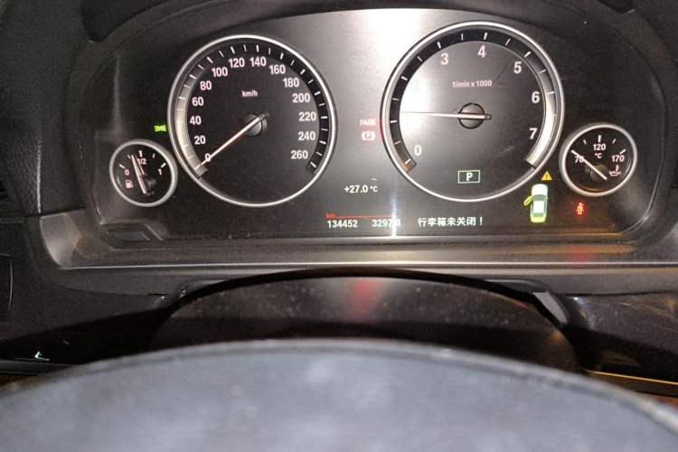 Used BMW 5 Series 2014 520Li Elegant Model Odometer Close Up