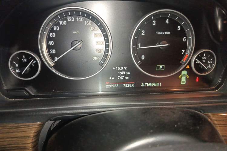 Used BMW 5 Series 2014 525Li Fashion Design Package Odometer Close Up