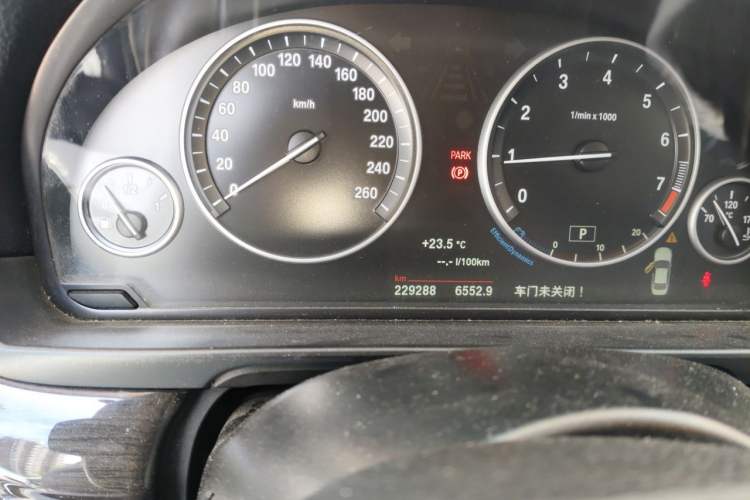 Used BMW 5 Series 2014 525Li Luxury Design Package Odometer Close Up