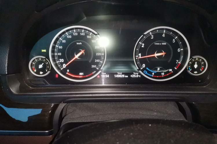 Used BMW 5 Series 2014 525Li Luxury Design Package Odometer Close Up