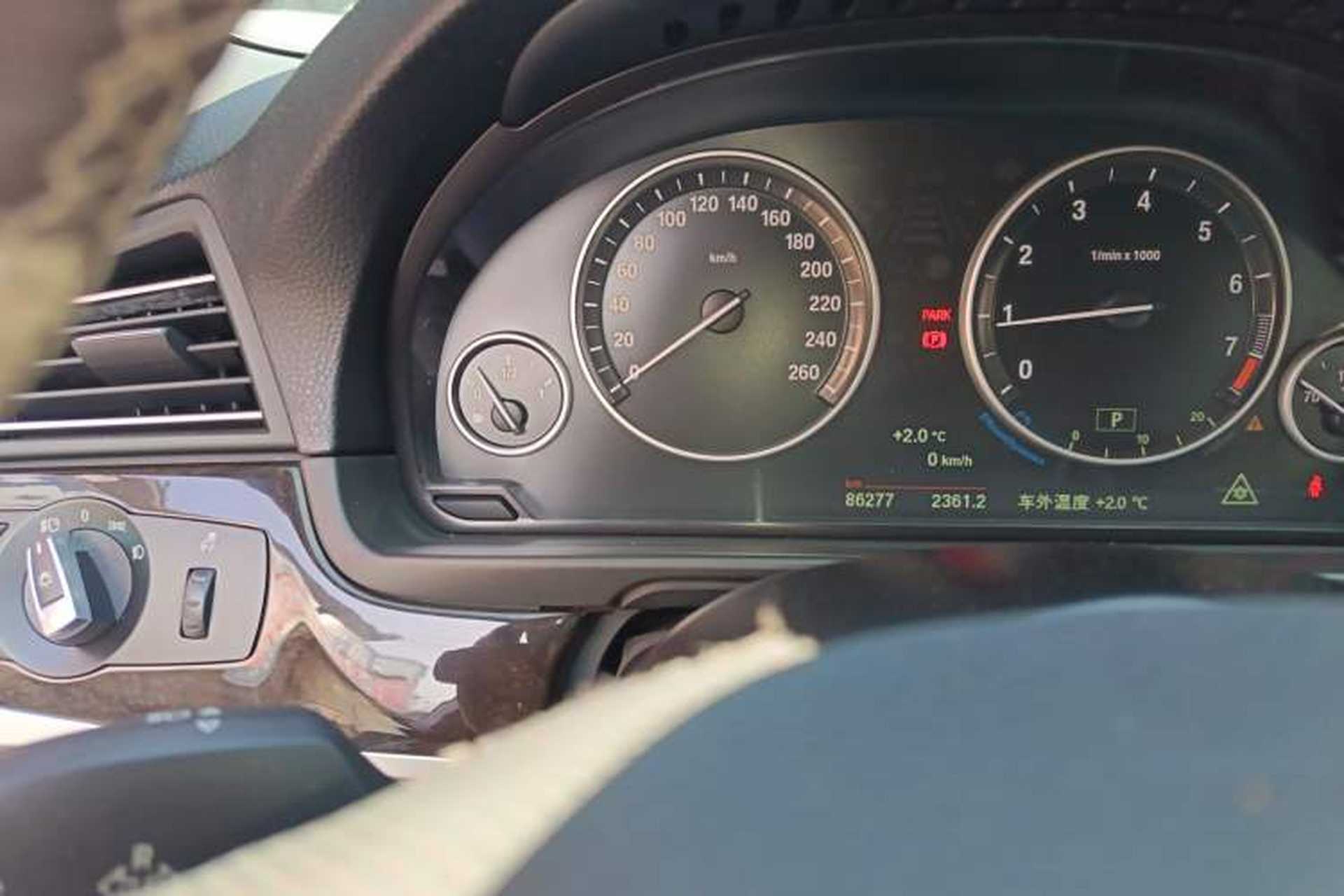 Used BMW 5 Series 2014 528Li Leading Model Odometer Close Up