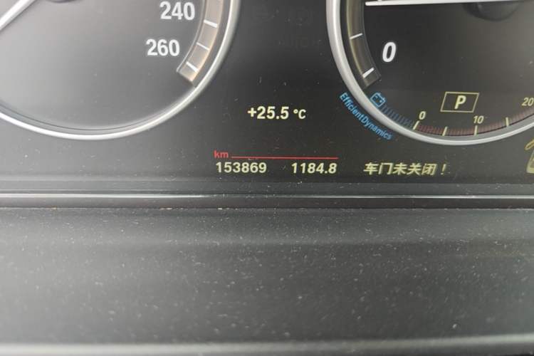 Used BMW 5 Series 2014 520Li Elegant Model Odometer Close Up
