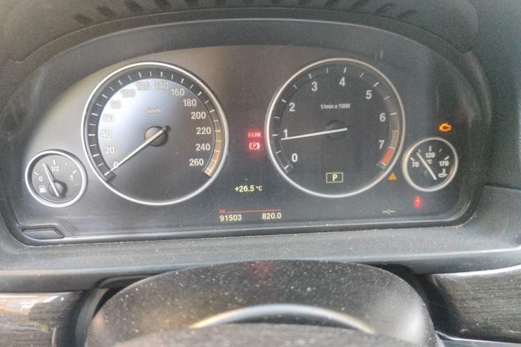 Used BMW 5 Series 2014 525Li Luxury Design Package Odometer Close Up