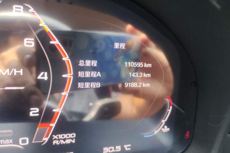 Used BMW 5 Series 2014 520Li Elegant Model Odometer Close Up