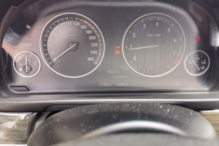 Used BMW 5 Series 2014 525Li Luxury Design Package Odometer Close Up