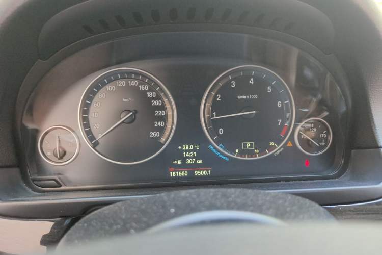 Used BMW 5 Series 2014 525Li Luxury Design Package Odometer Close Up