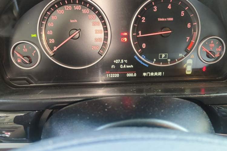 Used BMW 5 Series 2014 520Li Elegant Model Odometer Close Up