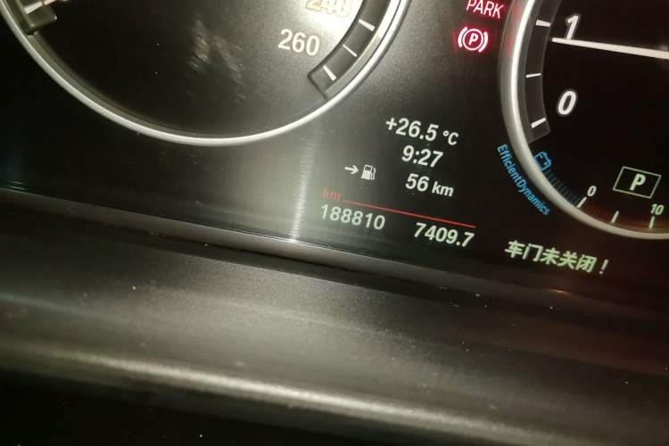 Used BMW 5 Series 2014 525Li Leading Model Odometer Close Up
