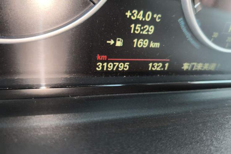 Used BMW 5 Series 2014 528Li xDrive Premium Edition Odometer Close Up