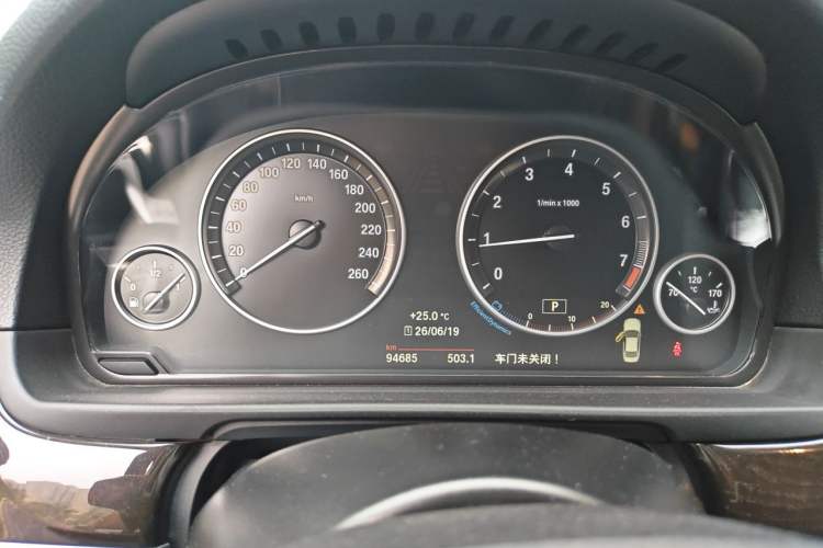 Used BMW 5 Series 2014 528Li xDrive Premium Edition Odometer Close Up