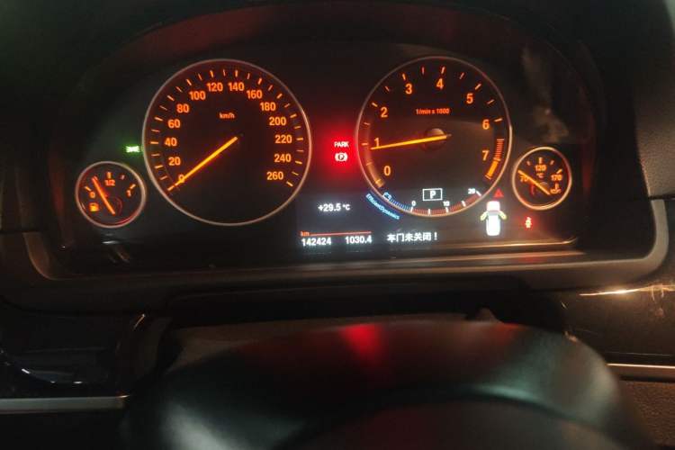 Used BMW 5 Series 2014 520Li Elegant Model Odometer Close Up