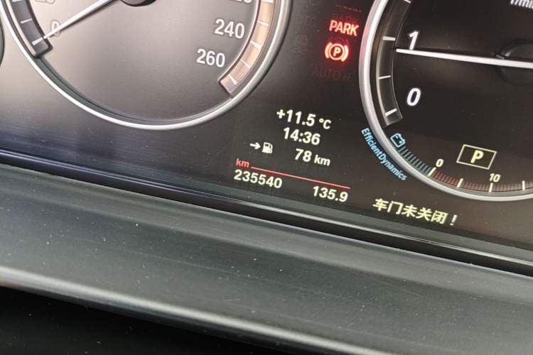 Used BMW 5 Series 2014 520Li Elegant Model Odometer Close Up