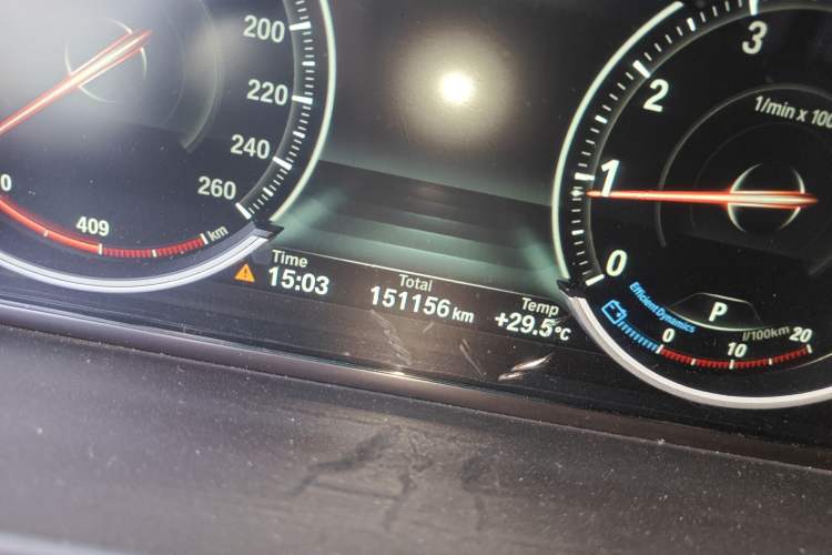 Used BMW 5 Series 2014 525Li Luxury Design Package Odometer Close Up