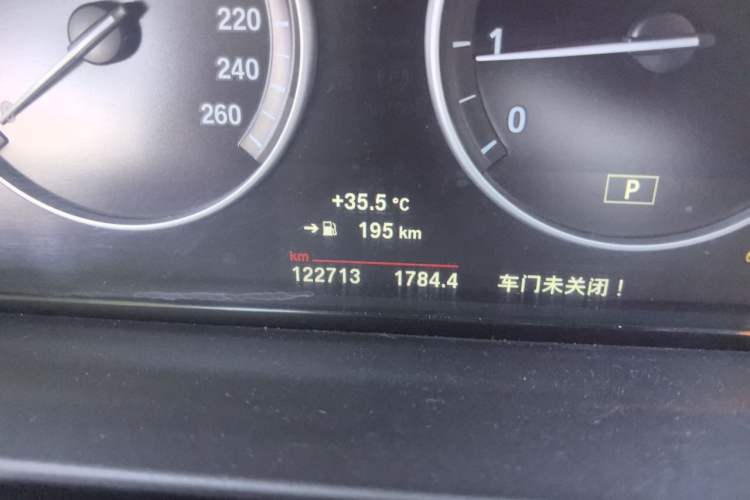 Used BMW 5 Series 2014 525Li Luxury Design Package Odometer Close Up