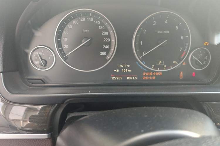 Used BMW 5 Series 2014 525Li Luxury Design Package Odometer Close Up