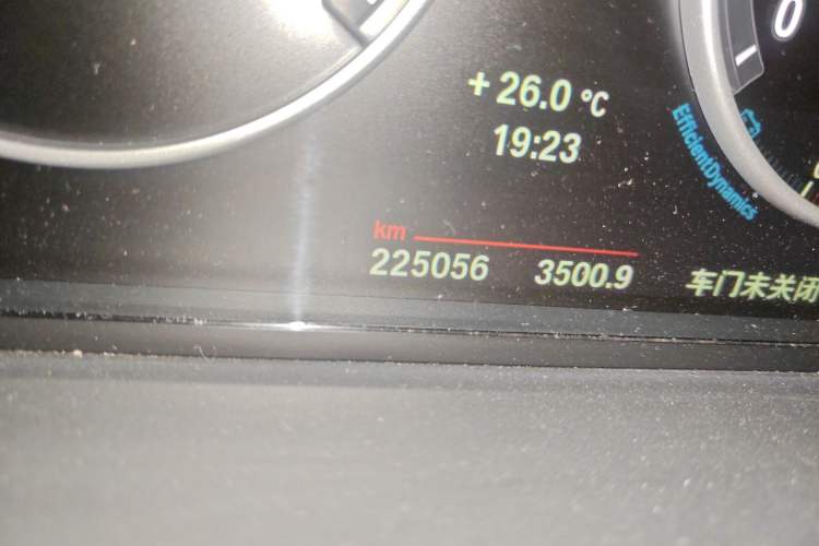 Used BMW 5 Series 2014 520Li Elegant Model Odometer Close Up