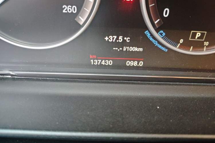 Used BMW 5 Series 2014 520Li Elegant Model Odometer Close Up