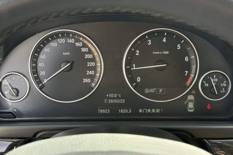 Used BMW 5 Series 2014 525Li Luxury Design Package Odometer Close Up