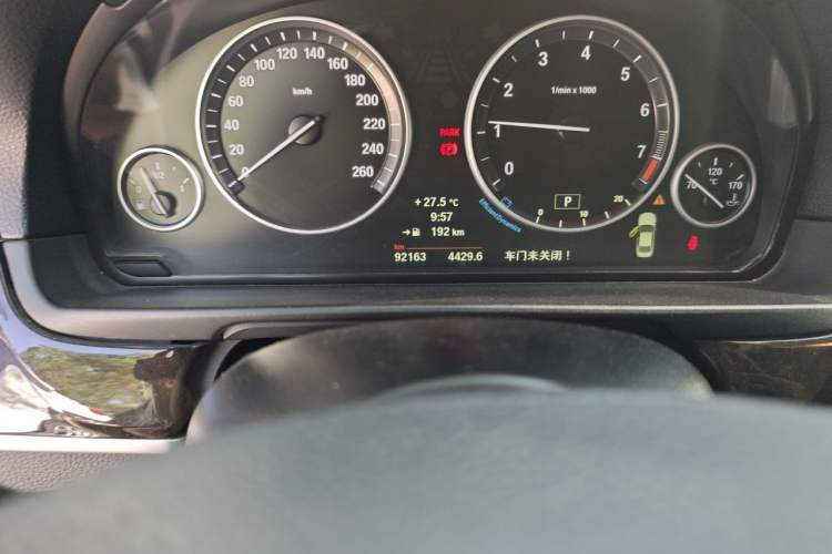 Used BMW 5 Series 2014 530Li Leading Model Odometer Close Up