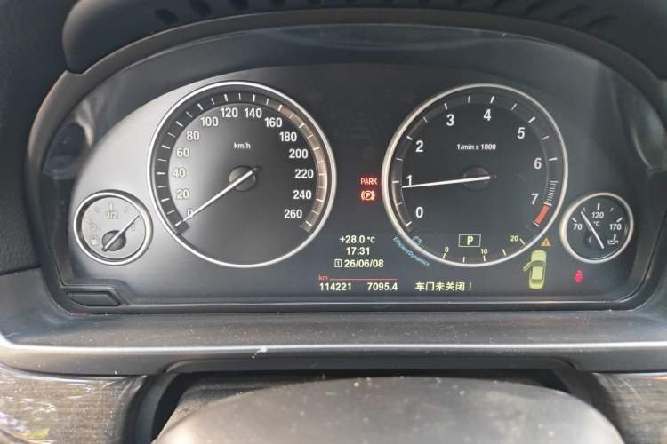 Used BMW 5 Series 2014 525Li Luxury Design Package Odometer Close Up