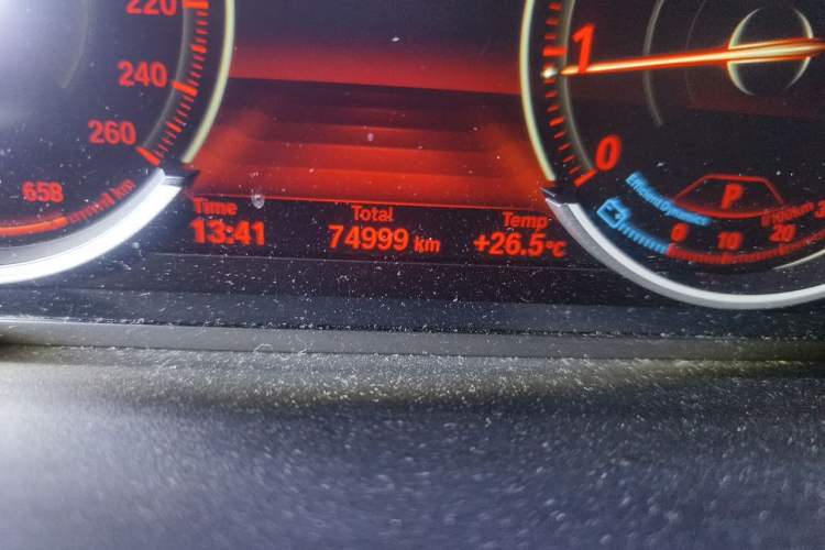 Used BMW 5 Series 2014 525Li Luxury Design Package Odometer Close Up