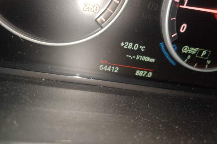 Used BMW 5 Series 2014 520Li Elegant Model Odometer Close Up