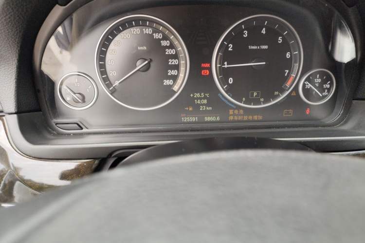 Used BMW 5 Series 2014 525Li Leading Model Odometer Close Up