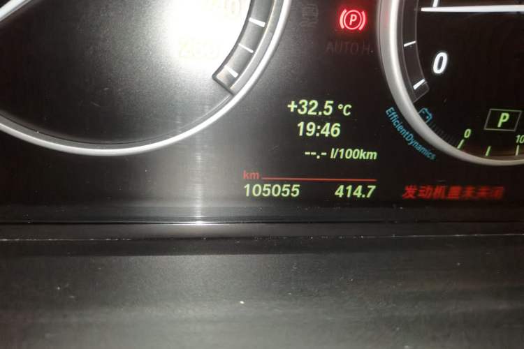 Used BMW 5 Series 2014 520Li Elegant Model Odometer Close Up