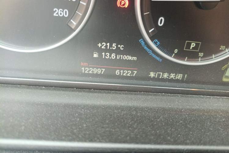 Used BMW 5 Series 2014 528Li xDrive Premium Edition Odometer Close Up