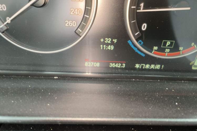 Used BMW 5 Series 2014 525Li Luxury Design Package Odometer Close Up