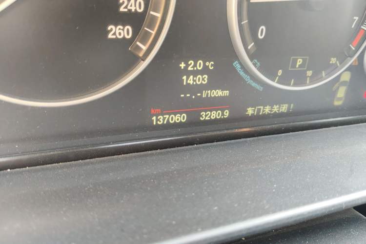 Used BMW 5 Series 2014 520Li Elegant Model Odometer Close Up