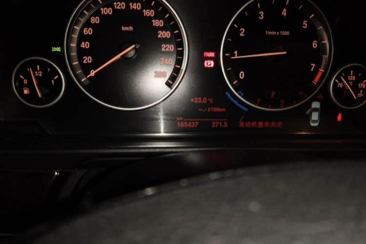 Used BMW 5 Series 2014 525Li Leading Model Odometer Close Up