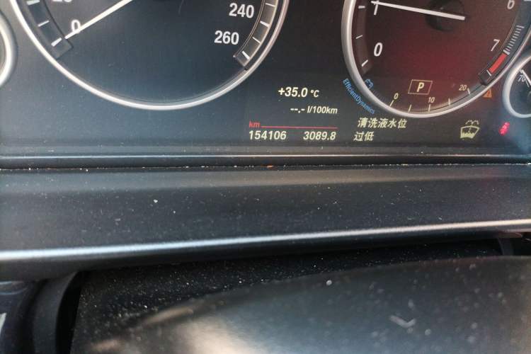 Used BMW 5 Series 2014 520Li Elegant Model Odometer Close Up
