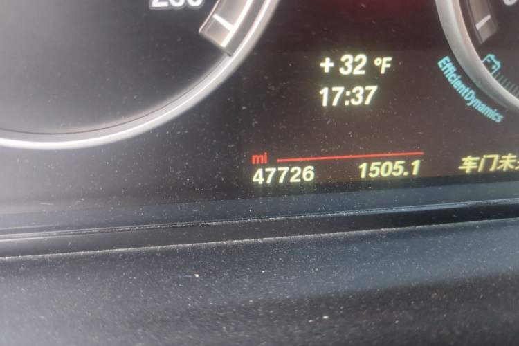 Used BMW 5 Series 2014 528Li Leading Model Odometer Close Up