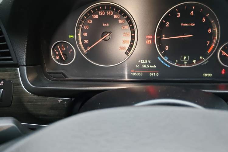 Used BMW 5 Series 2014 525Li Luxury Design Package Odometer Close Up