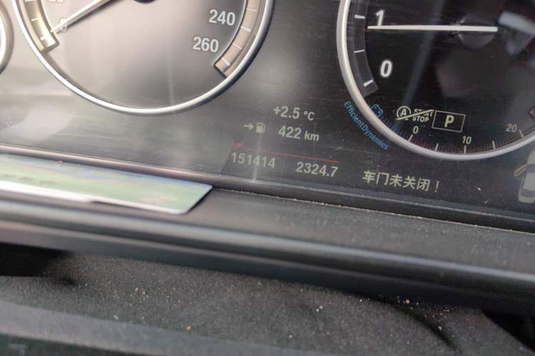 Used BMW 5 Series 2014 520Li Elegant Model Odometer Close Up
