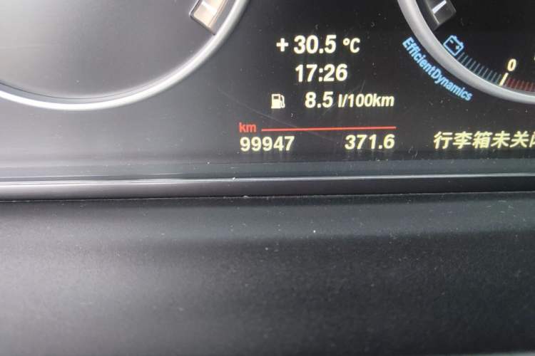 Used BMW 5 Series 2014 525Li Luxury Design Package Odometer Close Up
