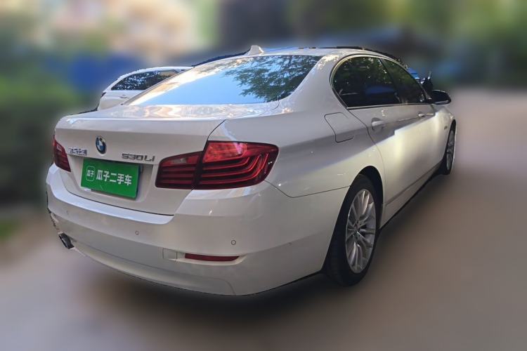 Used BMW 5 Series 2014 530Li Leading Model Rear Right 45 Deg