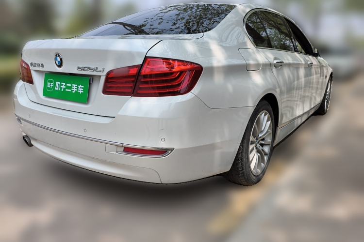 Used BMW 5 Series 2014 525Li Luxury Design Package Rear Right 45 Deg
